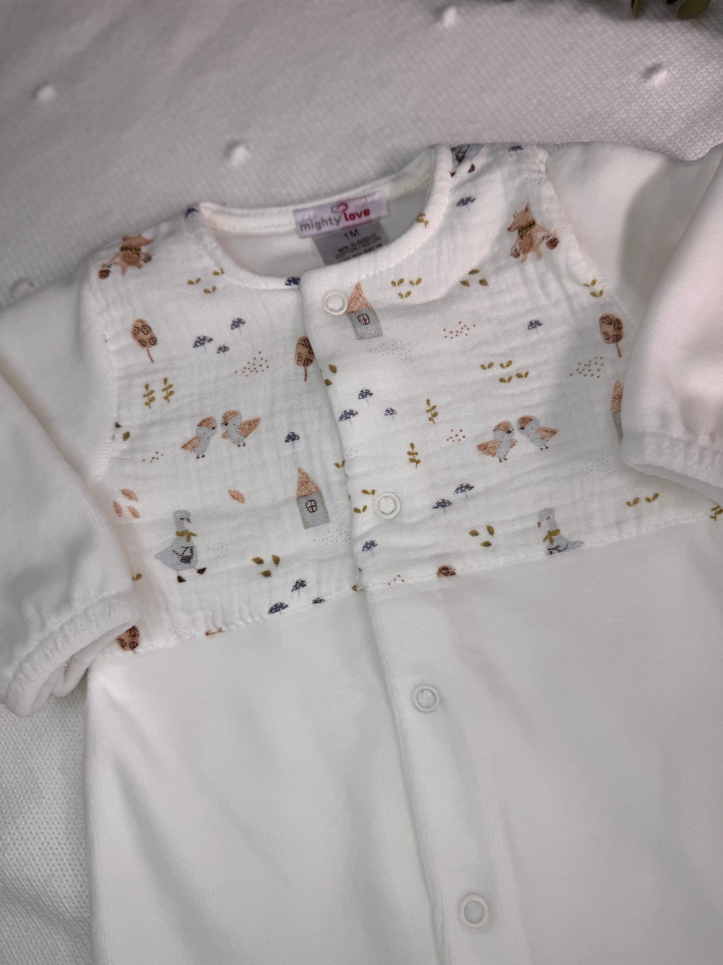 Conjunto de Babygrow laminado e fralda de pano - Mighty Love | Coleção Goose
