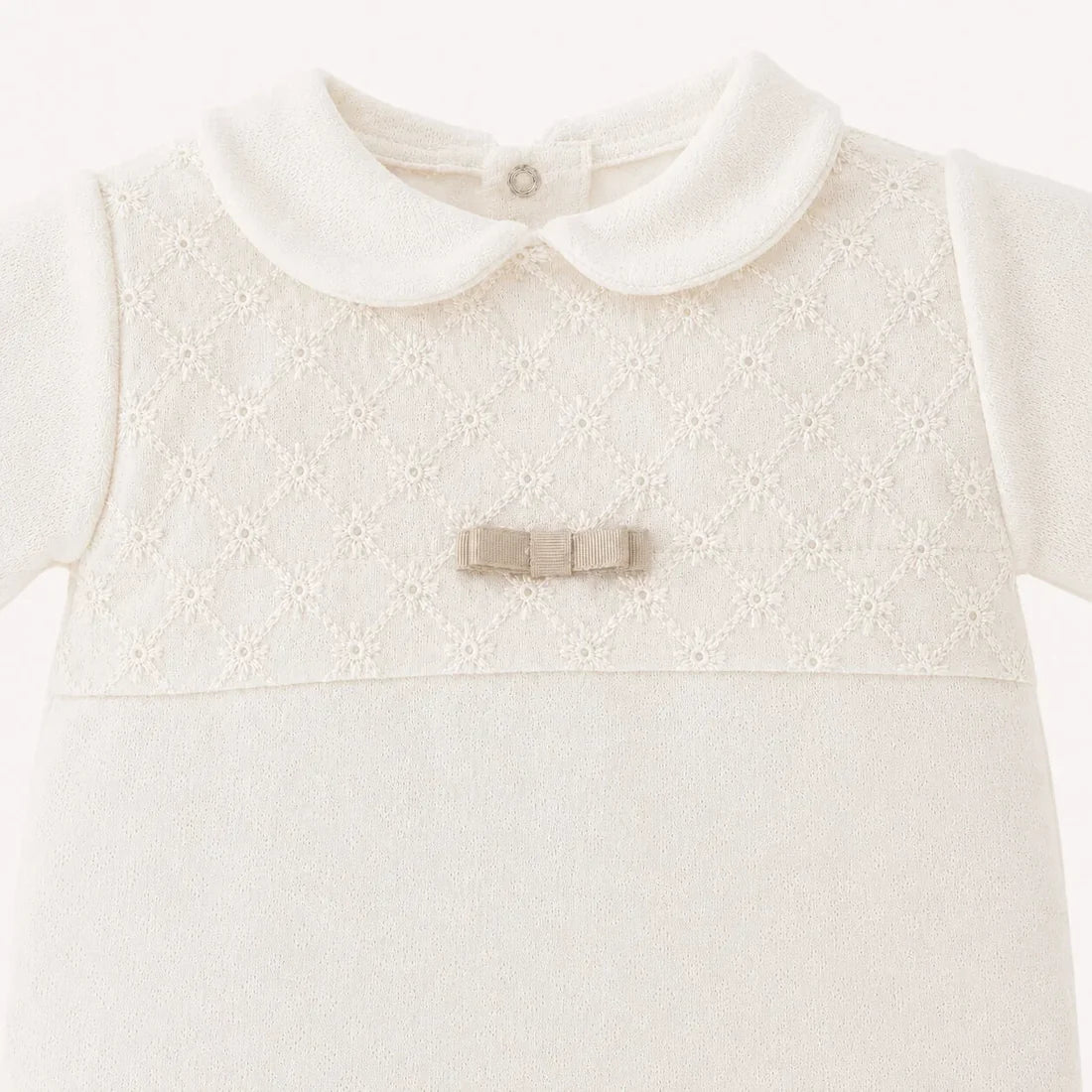 Babygrow Laminado Bordado Inglês | Bege