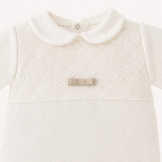 Babygrow Laminado Bordado Inglês | Bege